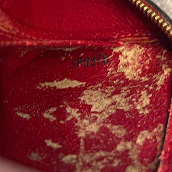 Authentic Louis Vuitton Epi cosmetic pouch - Picture 9 of 9